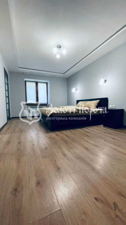 Продаж 3-кімнатної квартири 125 м², Топольова вул., 4-8