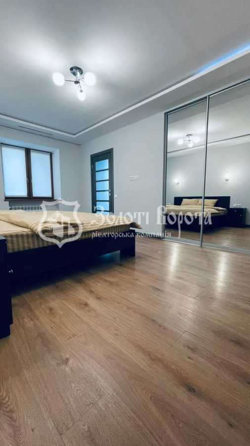 Продаж 3-кімнатної квартири 125 м², Топольова вул., 4-8