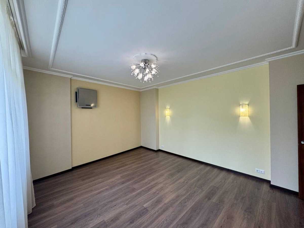 Продаж 4-кімнатної квартири 146.5 м², Раїси Окіпної вул., 10