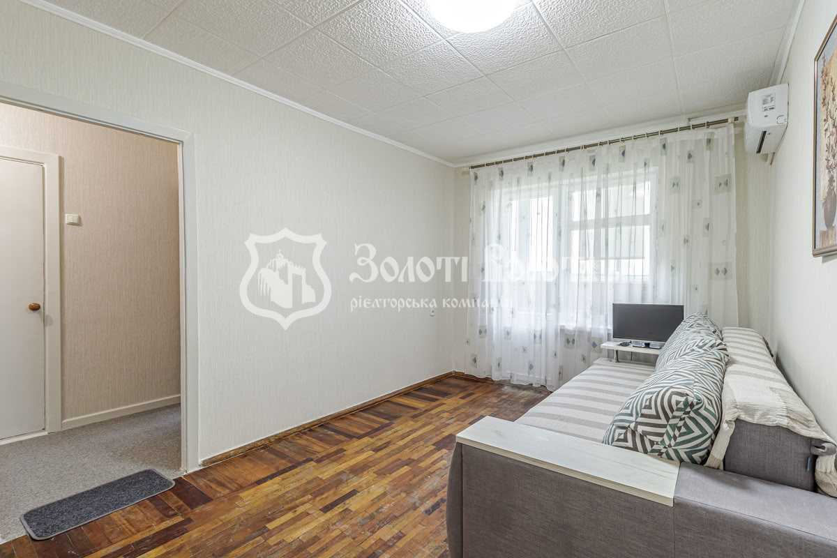 Продаж 1-кімнатної квартири 28 м², Правди просп., 64Б