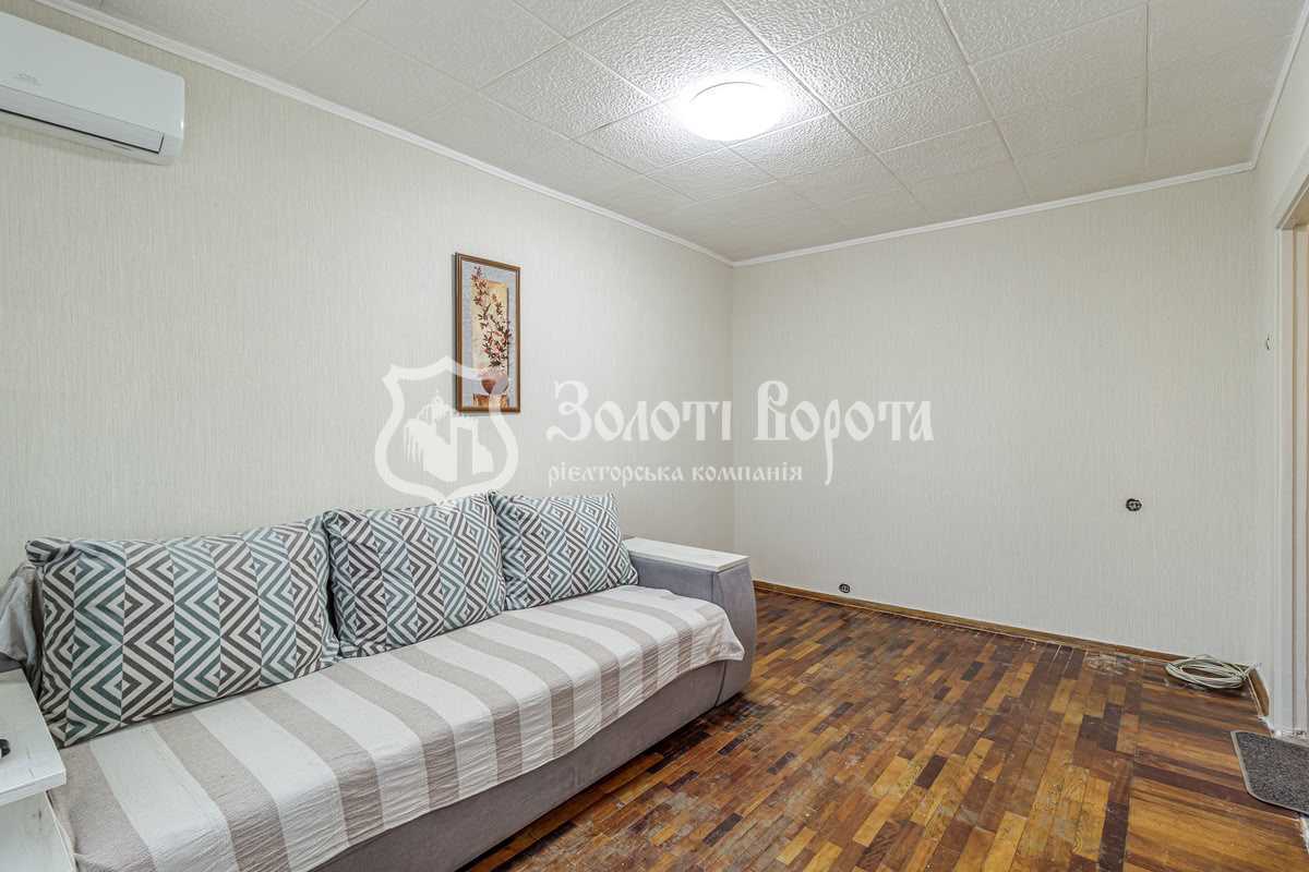 Продаж 1-кімнатної квартири 28 м², Правди просп., 64Б