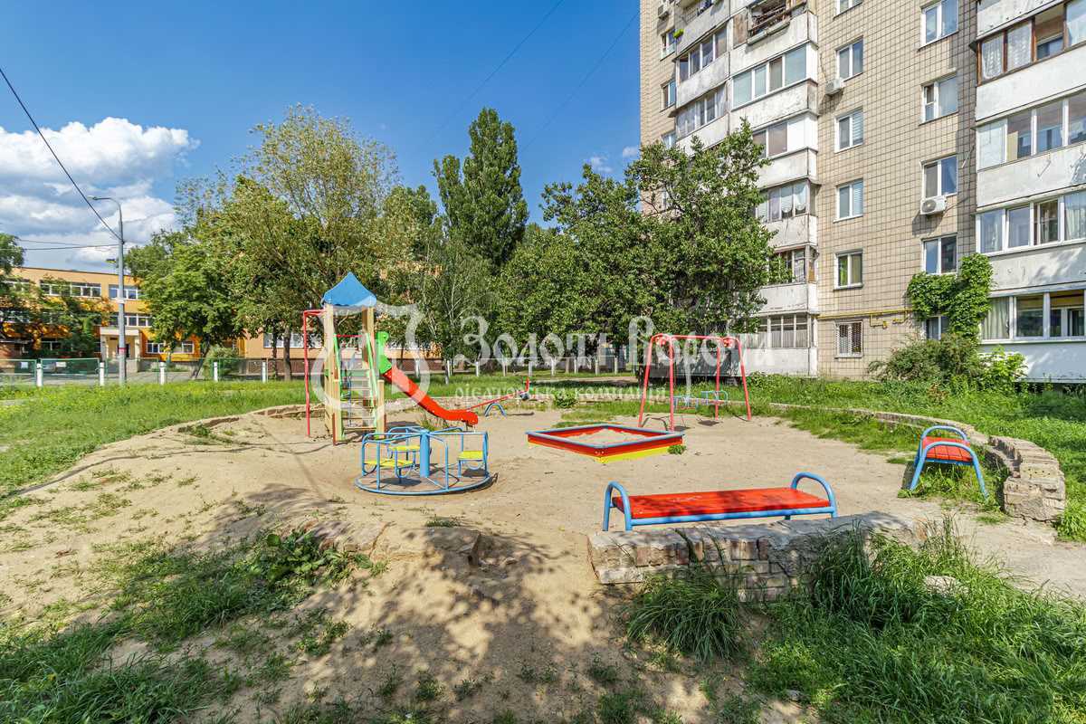 Продаж 1-кімнатної квартири 28 м², Правди просп., 64Б