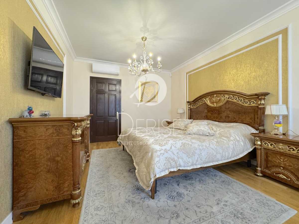 Продаж 4-кімнатної квартири 190 м², Василя Тютюнника вул., 40