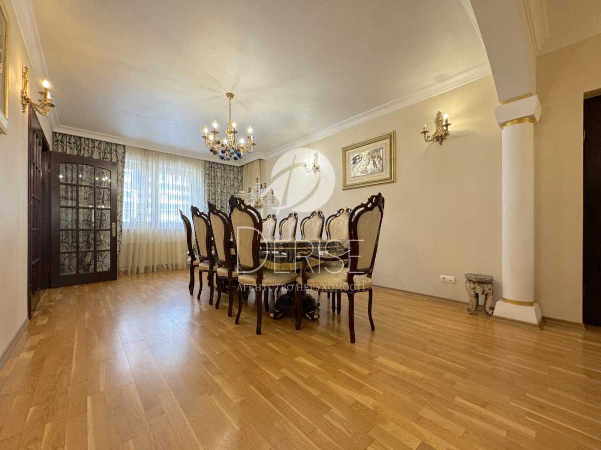 Продаж 4-кімнатної квартири 190 м², Василя Тютюнника вул., 40