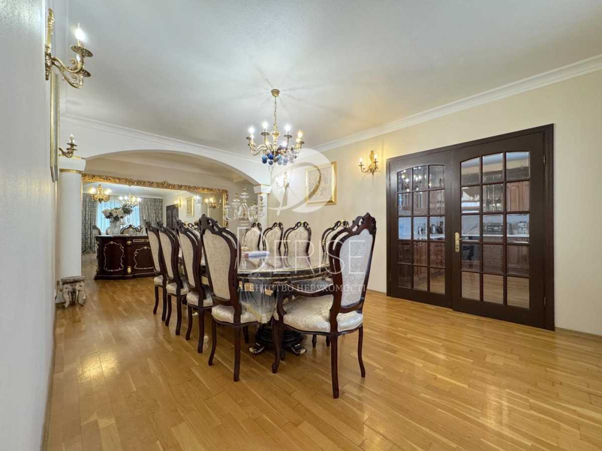 Продаж 4-кімнатної квартири 190 м², Василя Тютюнника вул., 40