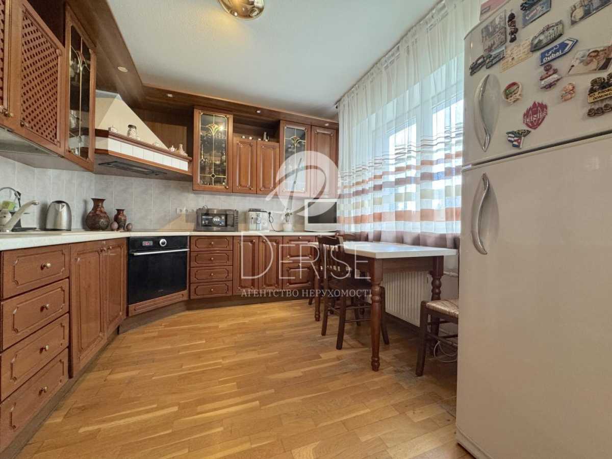 Продаж 4-кімнатної квартири 190 м², Василя Тютюнника вул., 40