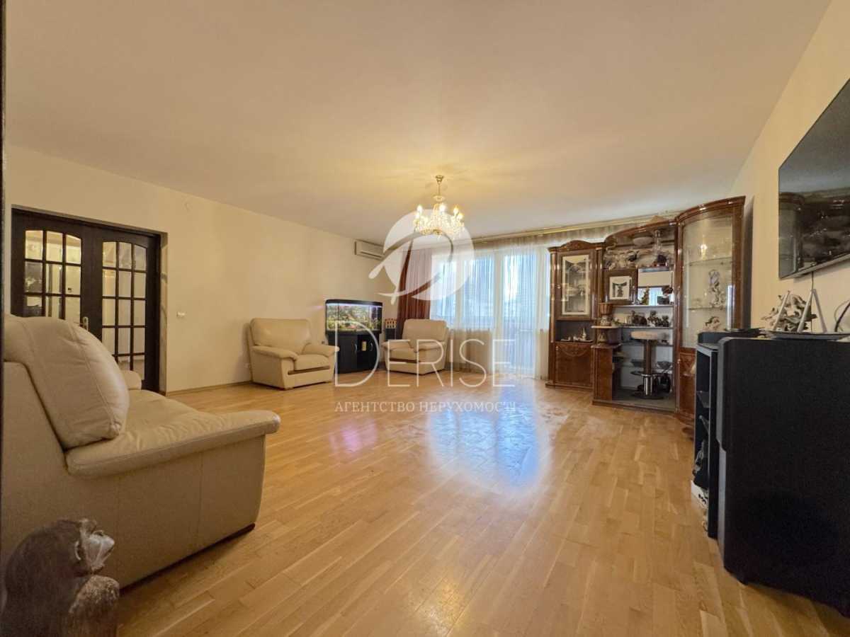 Продаж 4-кімнатної квартири 190 м², Василя Тютюнника вул., 40