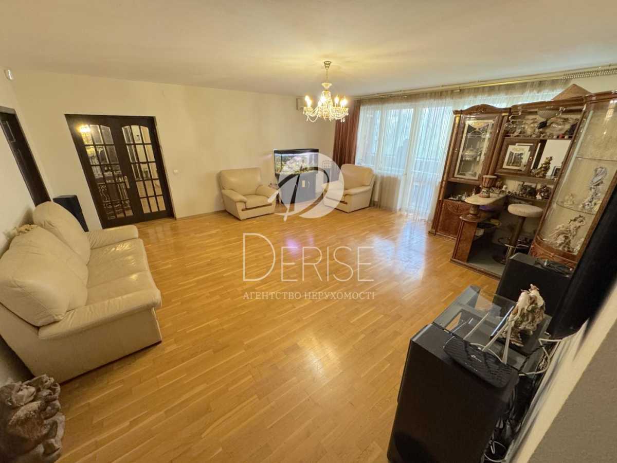 Продаж 4-кімнатної квартири 190 м², Василя Тютюнника вул., 40