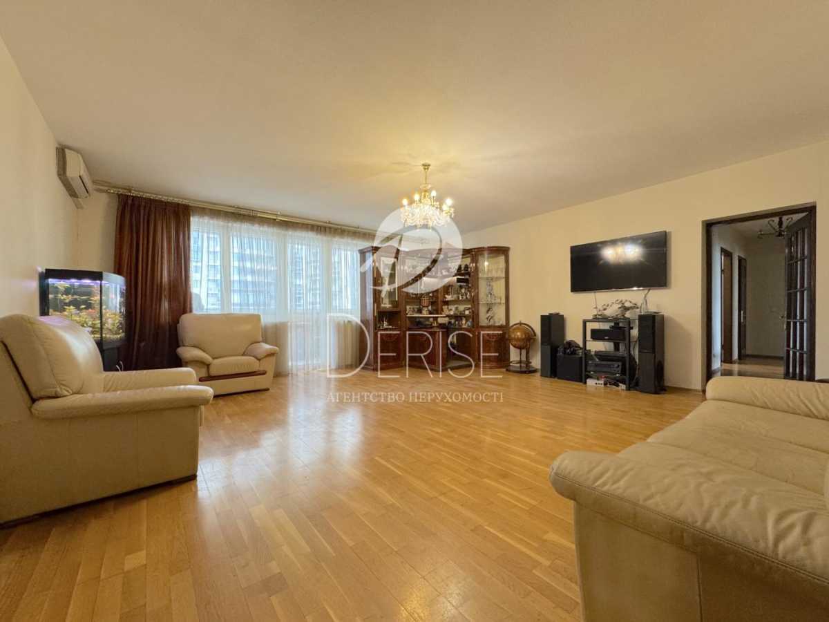 Продаж 4-кімнатної квартири 190 м², Василя Тютюнника вул., 40