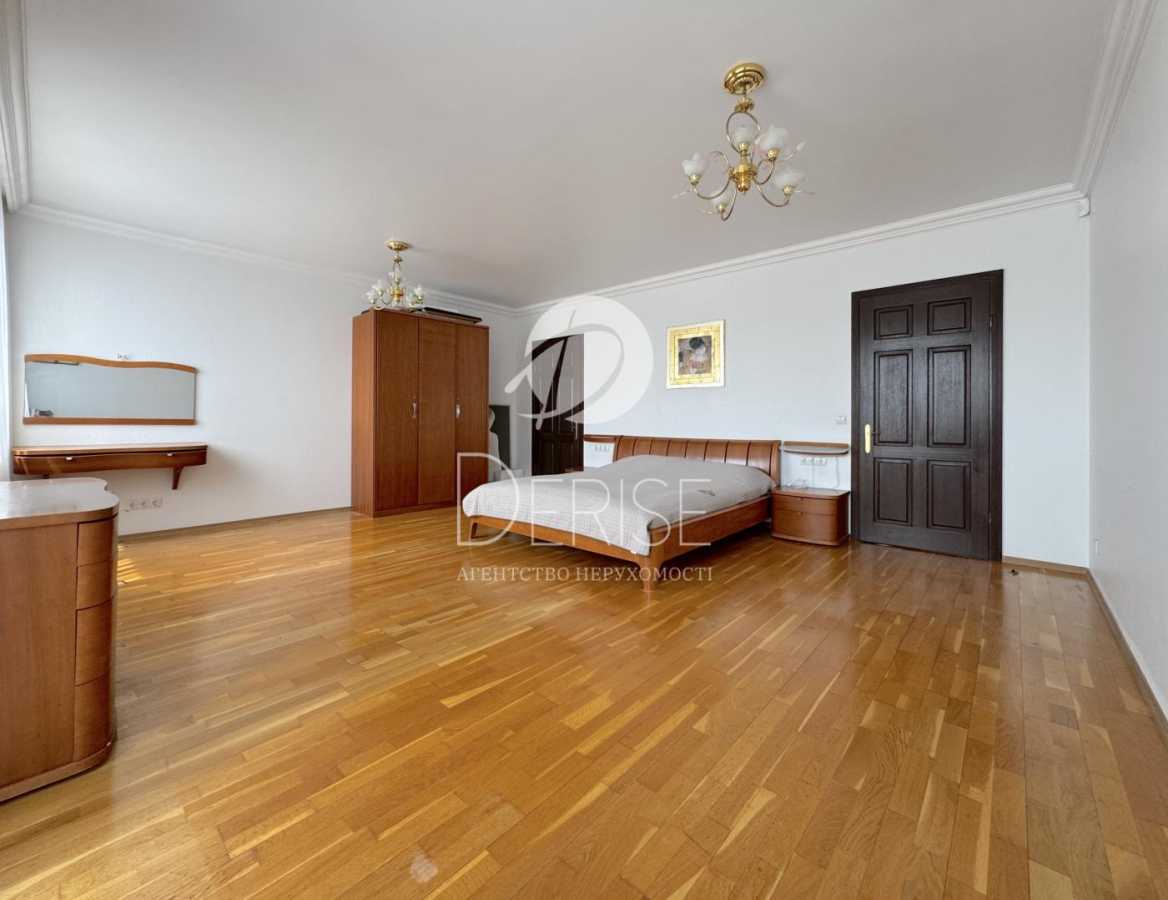 Продаж 4-кімнатної квартири 190 м², Василя Тютюнника вул., 40