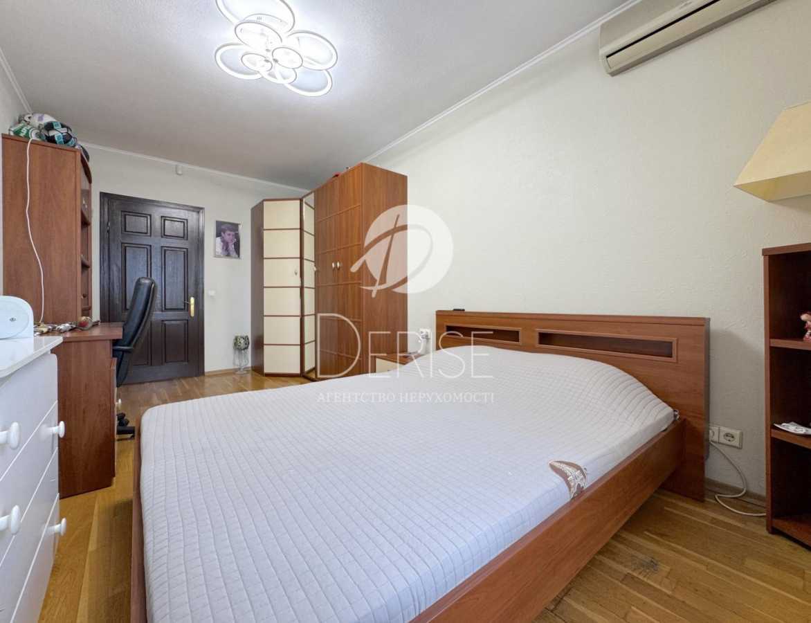 Продаж 4-кімнатної квартири 190 м², Василя Тютюнника вул., 40