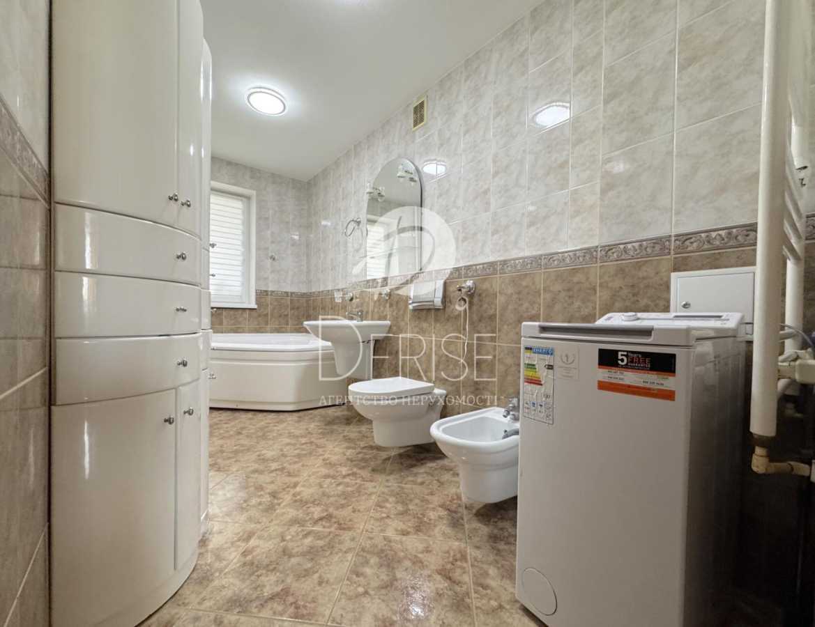 Продаж 4-кімнатної квартири 190 м², Василя Тютюнника вул., 40