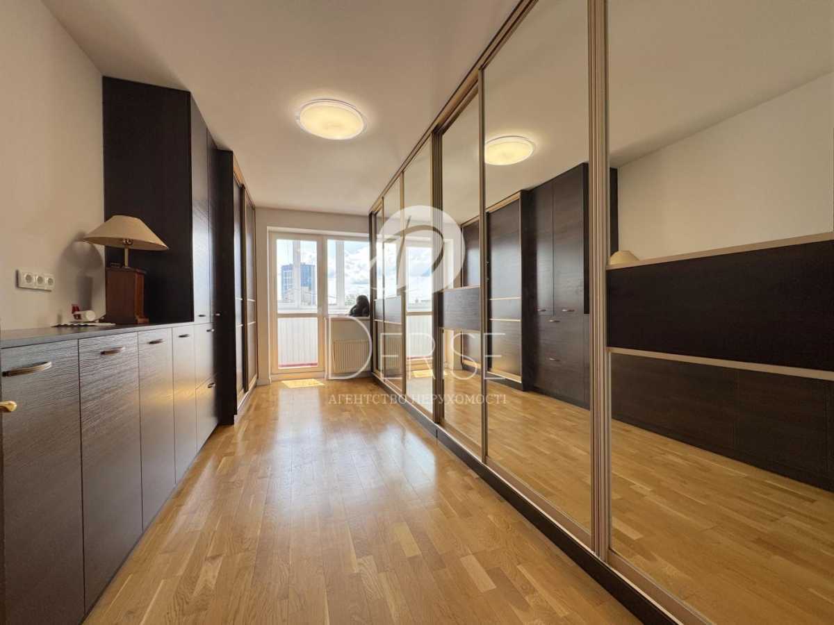 Продаж 4-кімнатної квартири 190 м², Василя Тютюнника вул., 40