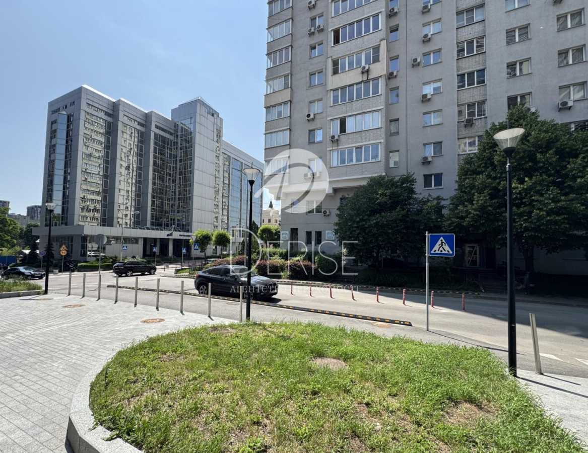 Продаж 4-кімнатної квартири 190 м², Василя Тютюнника вул., 40