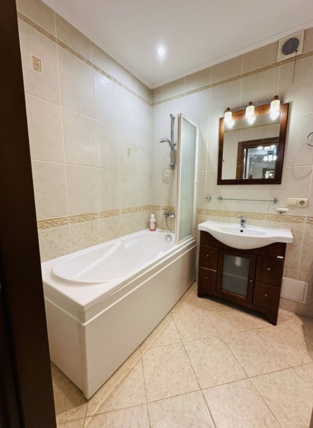 Аренда 1-комнатной квартиры 50 м², Днепровская наб., 1А