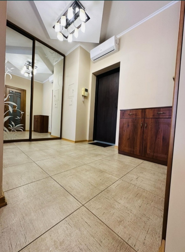 Аренда 1-комнатной квартиры 50 м², Днепровская наб., 1А