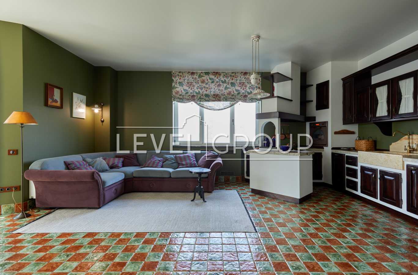 Продажа 3-комнатной квартиры 159 м², Зверинецкая ул., 59