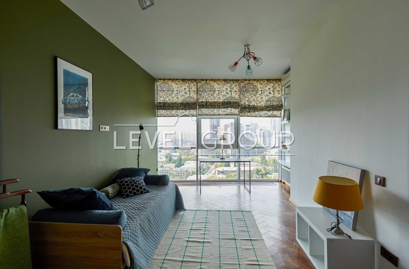 Продажа 3-комнатной квартиры 159 м², Зверинецкая ул., 59