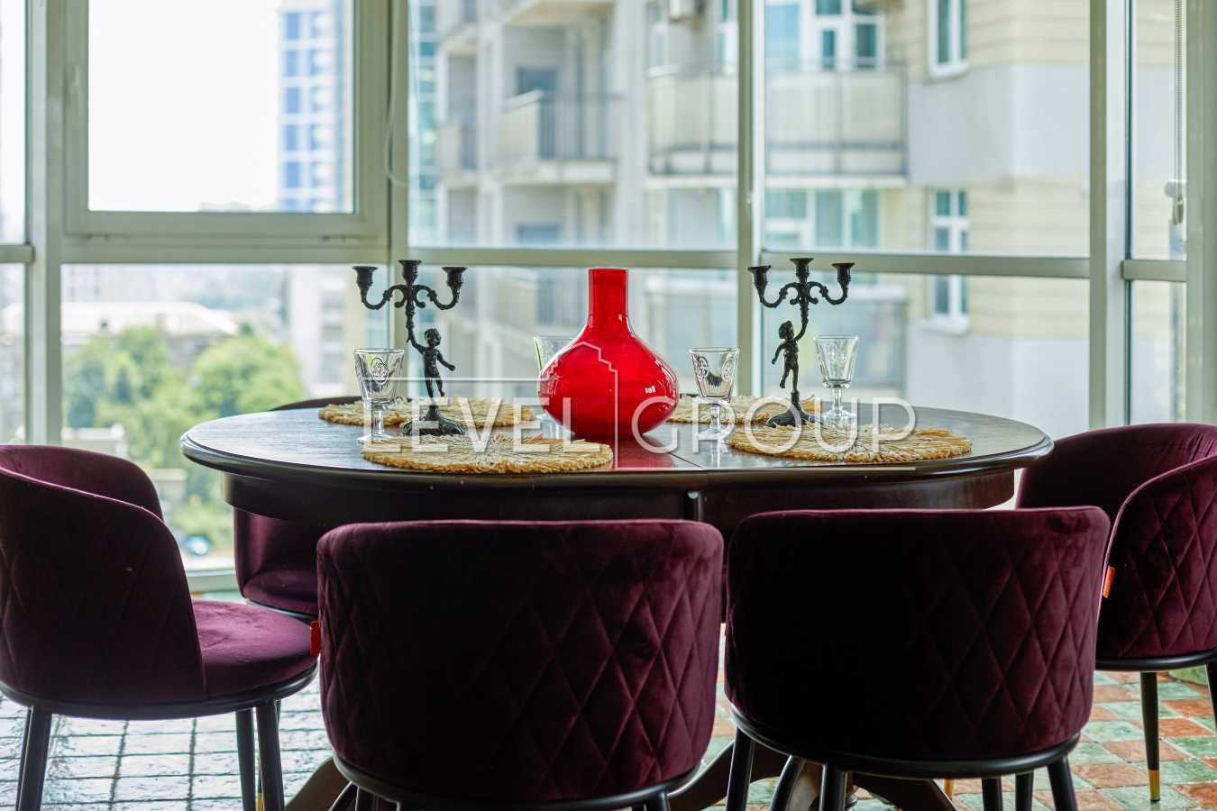Продажа 3-комнатной квартиры 159 м², Зверинецкая ул., 59