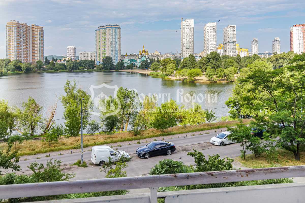 Продаж 1-кімнатної квартири 36 м², Березняківська вул., 30