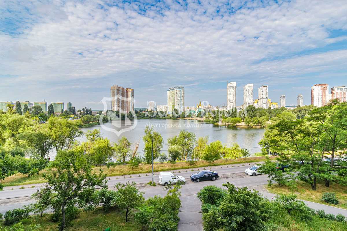 Продаж 1-кімнатної квартири 36 м², Березняківська вул., 30
