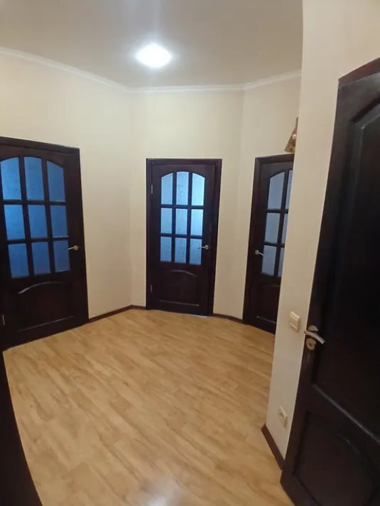 Продаж 2-кімнатної квартири 69.8 м²