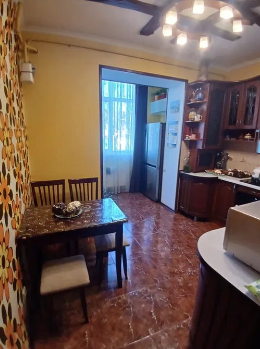 Продаж 2-кімнатної квартири 69.8 м²