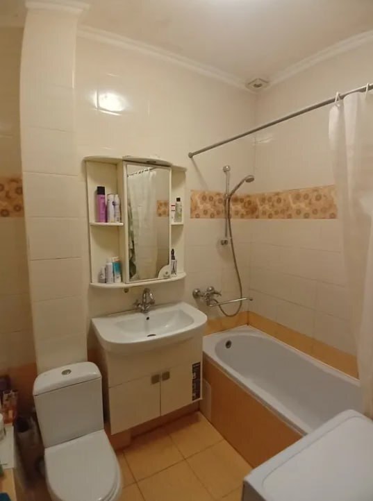 Продаж 2-кімнатної квартири 69.8 м²
