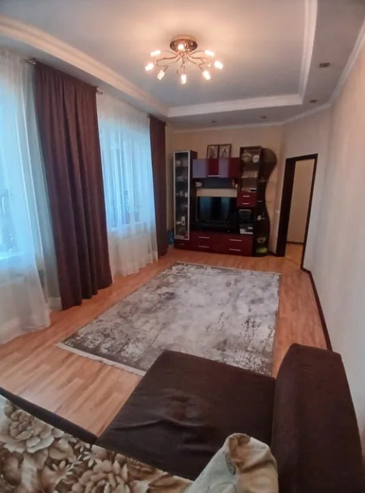 Продаж 2-кімнатної квартири 69.8 м²