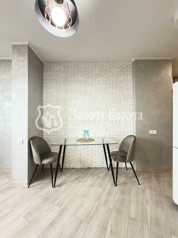 Продаж 1-кімнатної квартири 43.2 м², Першотравнева, 22/27