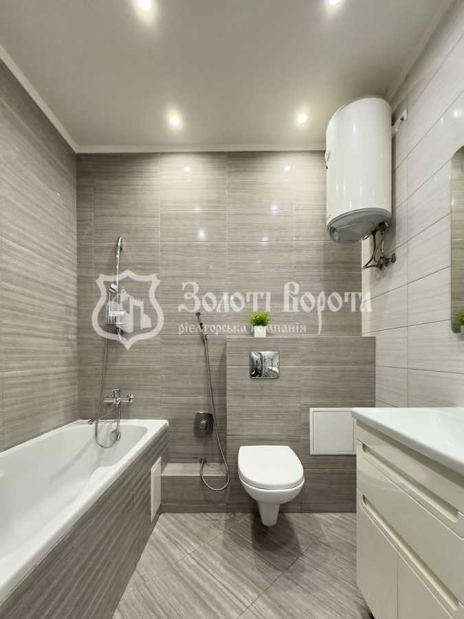 Продаж 1-кімнатної квартири 43.2 м², Першотравнева, 22/27