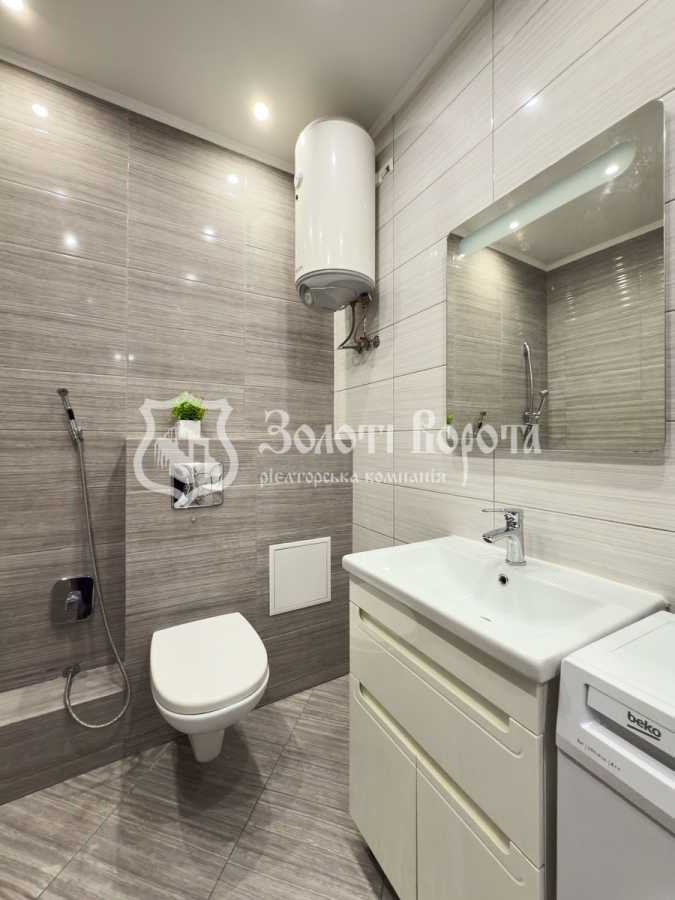 Продаж 1-кімнатної квартири 43.2 м², Першотравнева, 22/27