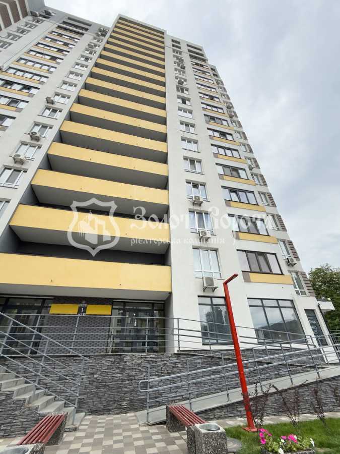 Продаж 1-кімнатної квартири 43.2 м², Першотравнева, 22/27
