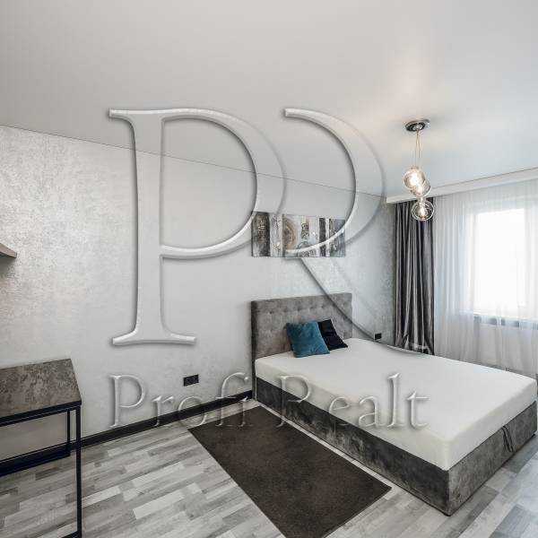 Продаж 1-кімнатної квартири 50 м², Ревуцького вул., 54