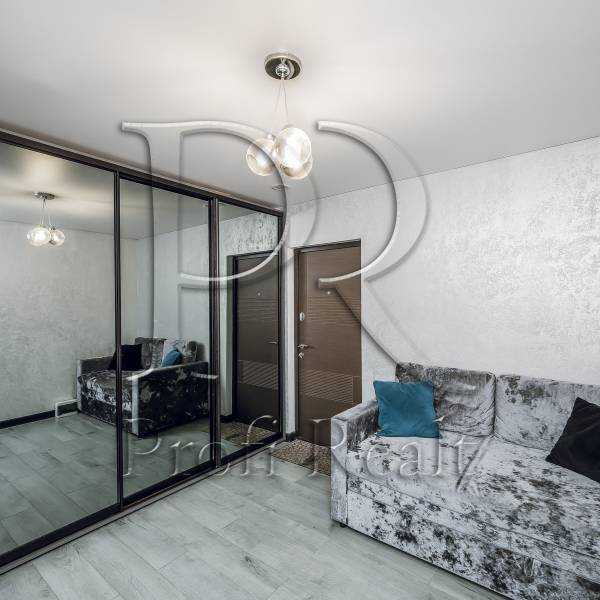 Продаж 1-кімнатної квартири 50 м², Ревуцького вул., 54