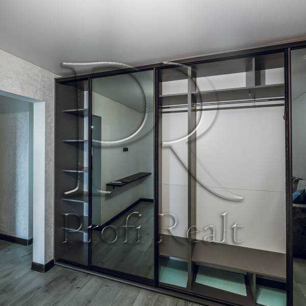 Продаж 1-кімнатної квартири 50 м², Ревуцького вул., 54