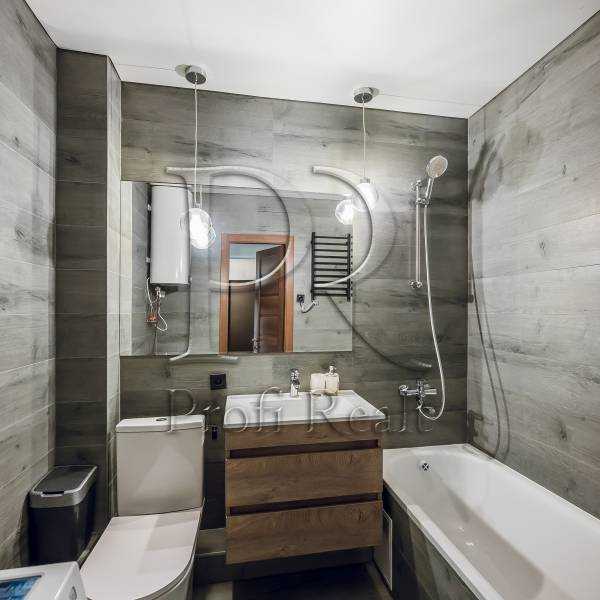 Продаж 1-кімнатної квартири 50 м², Ревуцького вул., 54