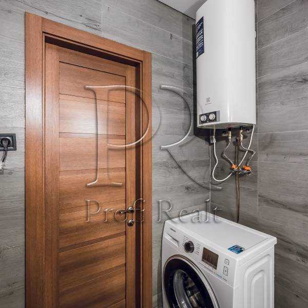 Продаж 1-кімнатної квартири 50 м², Ревуцького вул., 54