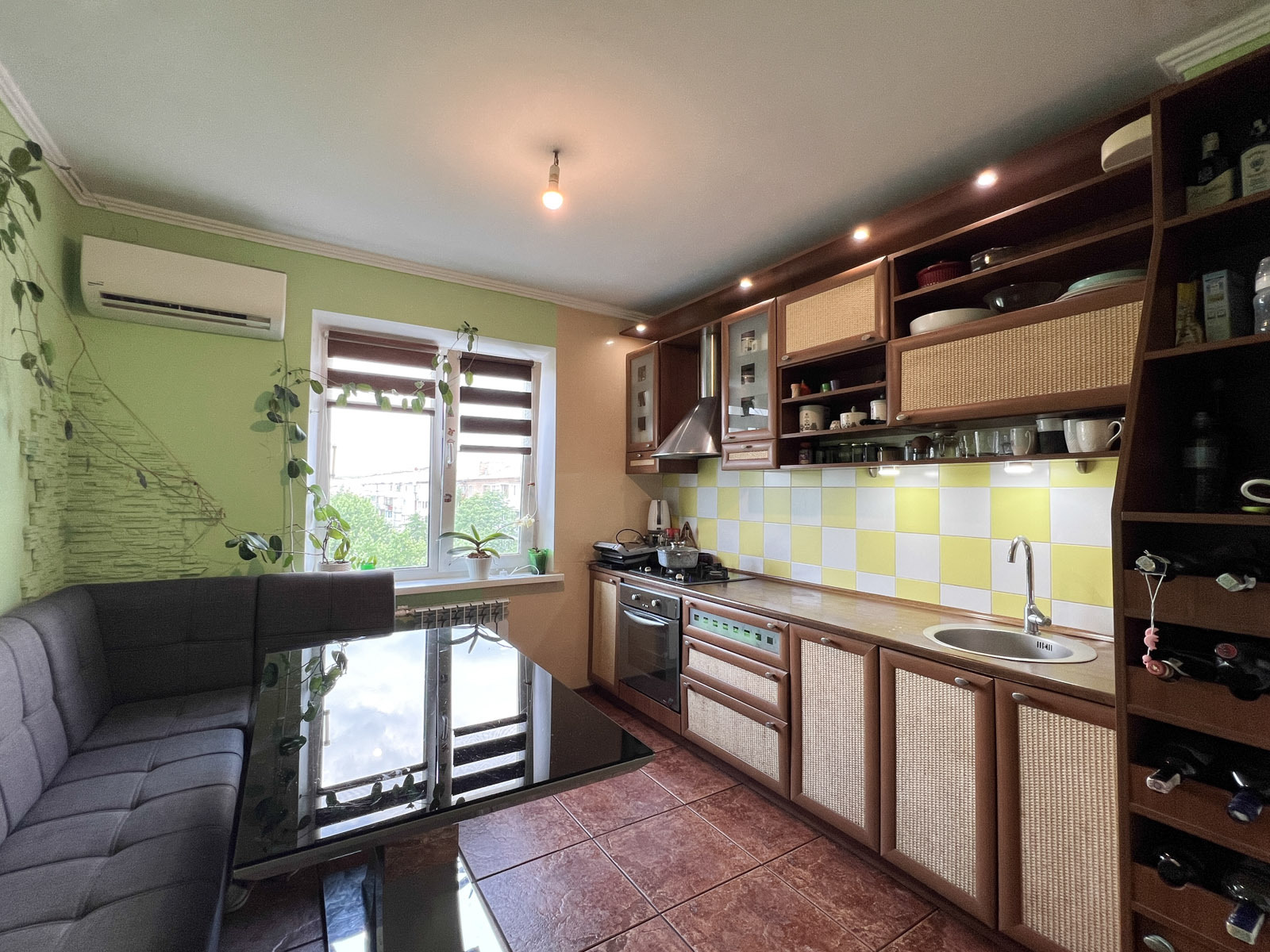 Продаж 4-кімнатної квартири 75 м², Євгена Харченко вул., 41