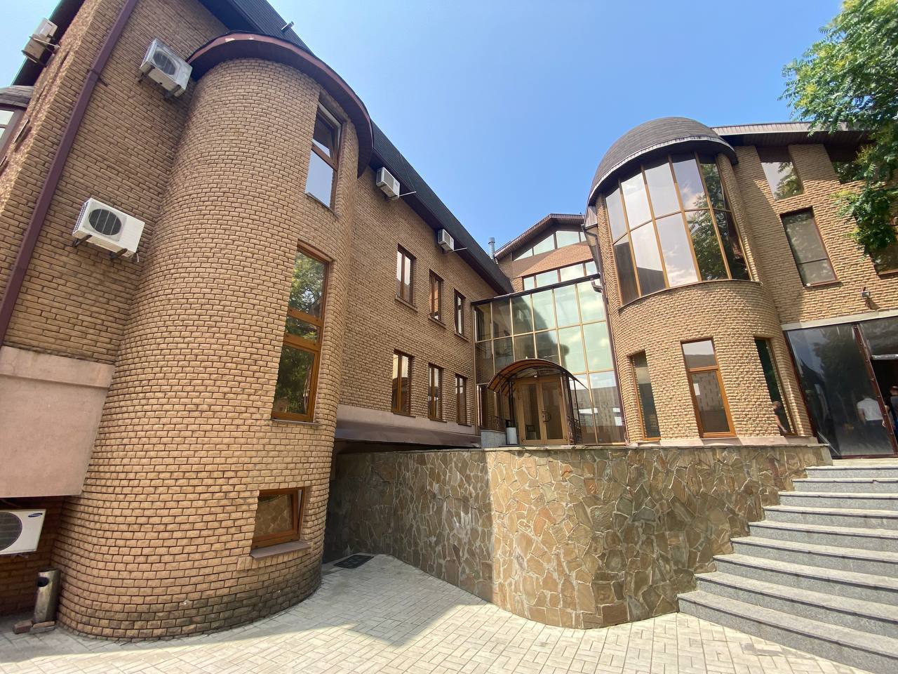 Аренда коммерции 1568 м², Святослава Храброго ул., 35