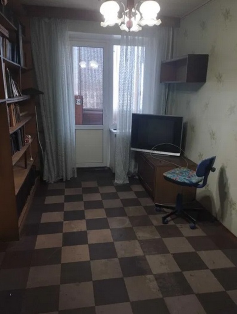 Продаж 4-кімнатної квартири 75 м², Дарницька вул.