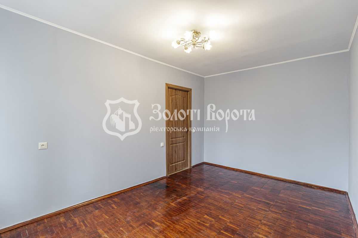 Продаж 1-кімнатної квартири 27 м², Новоукраїнська вул., 46