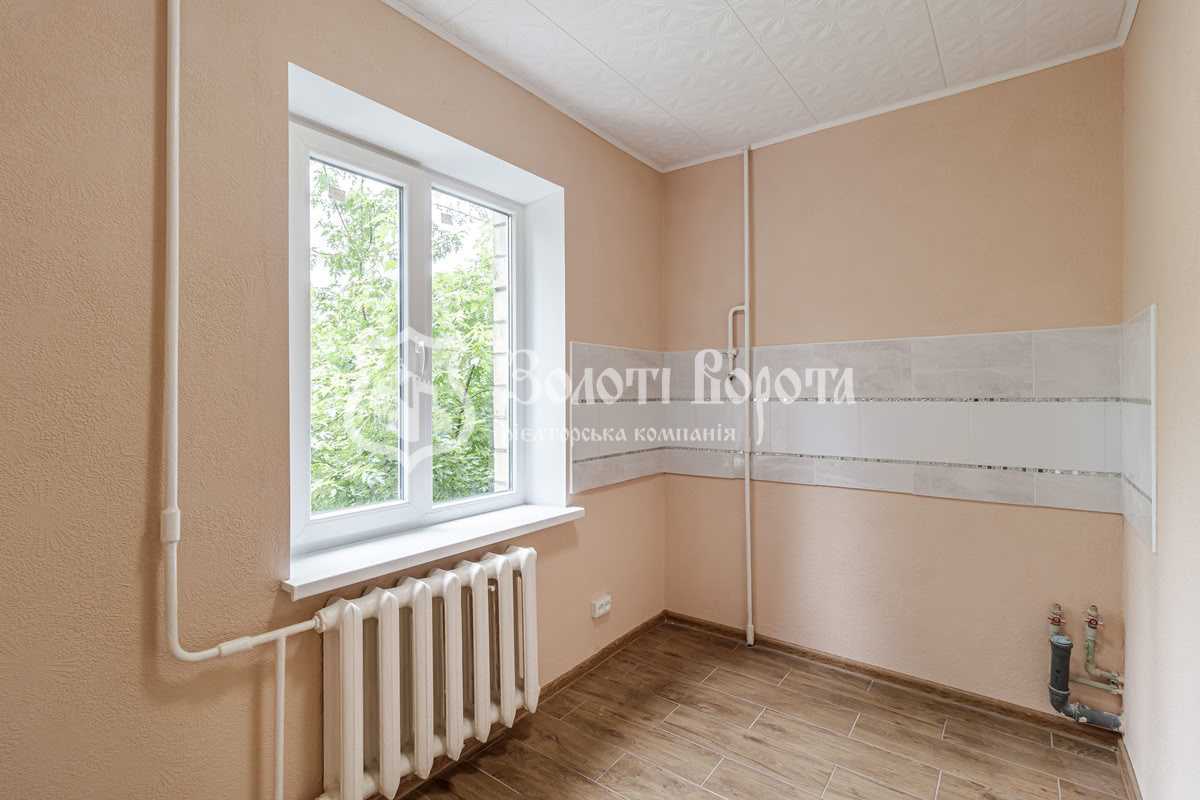 Продаж 1-кімнатної квартири 27 м², Новоукраїнська вул., 46