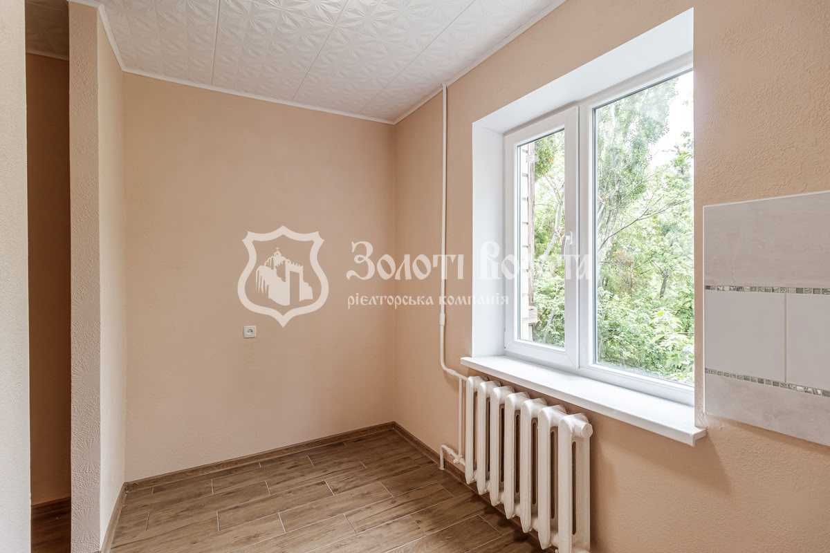 Продаж 1-кімнатної квартири 27 м², Новоукраїнська вул., 46