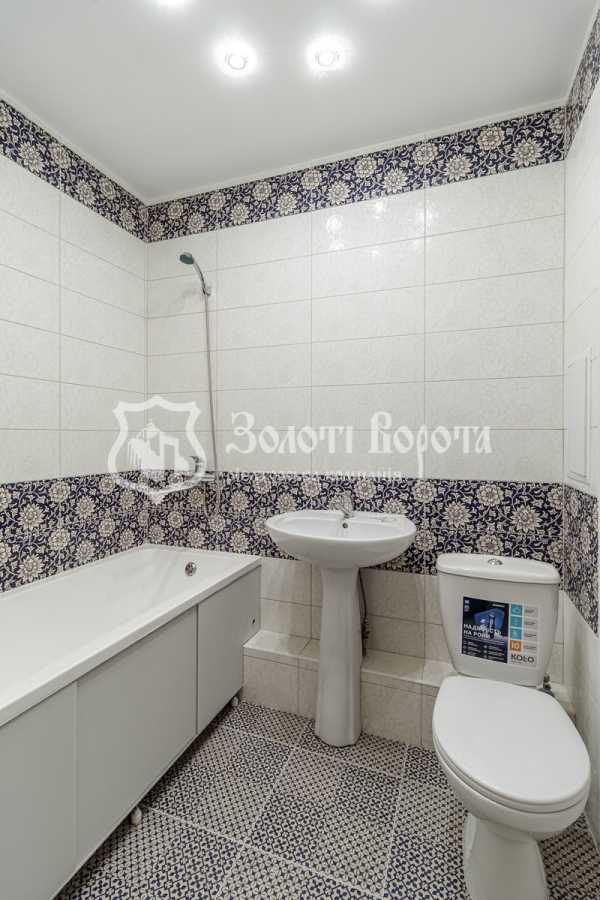 Продаж 1-кімнатної квартири 27 м², Новоукраїнська вул., 46