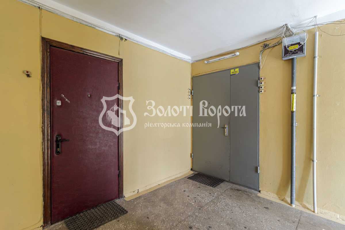 Продаж 1-кімнатної квартири 27 м², Новоукраїнська вул., 46