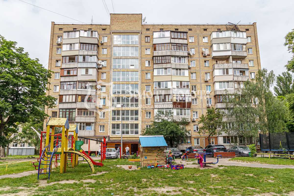Продаж 1-кімнатної квартири 27 м², Новоукраїнська вул., 46
