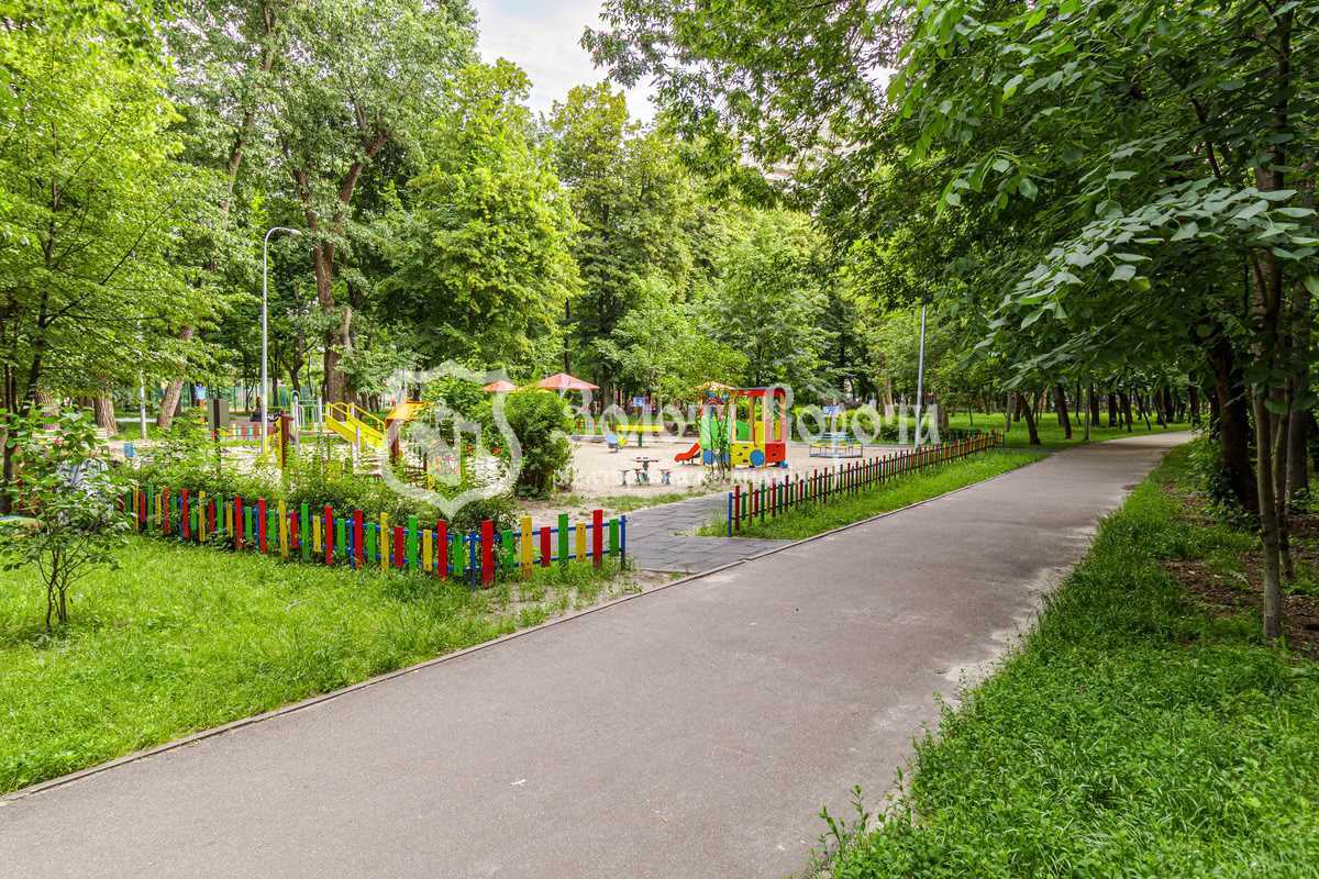 Продаж 1-кімнатної квартири 27 м², Новоукраїнська вул., 46