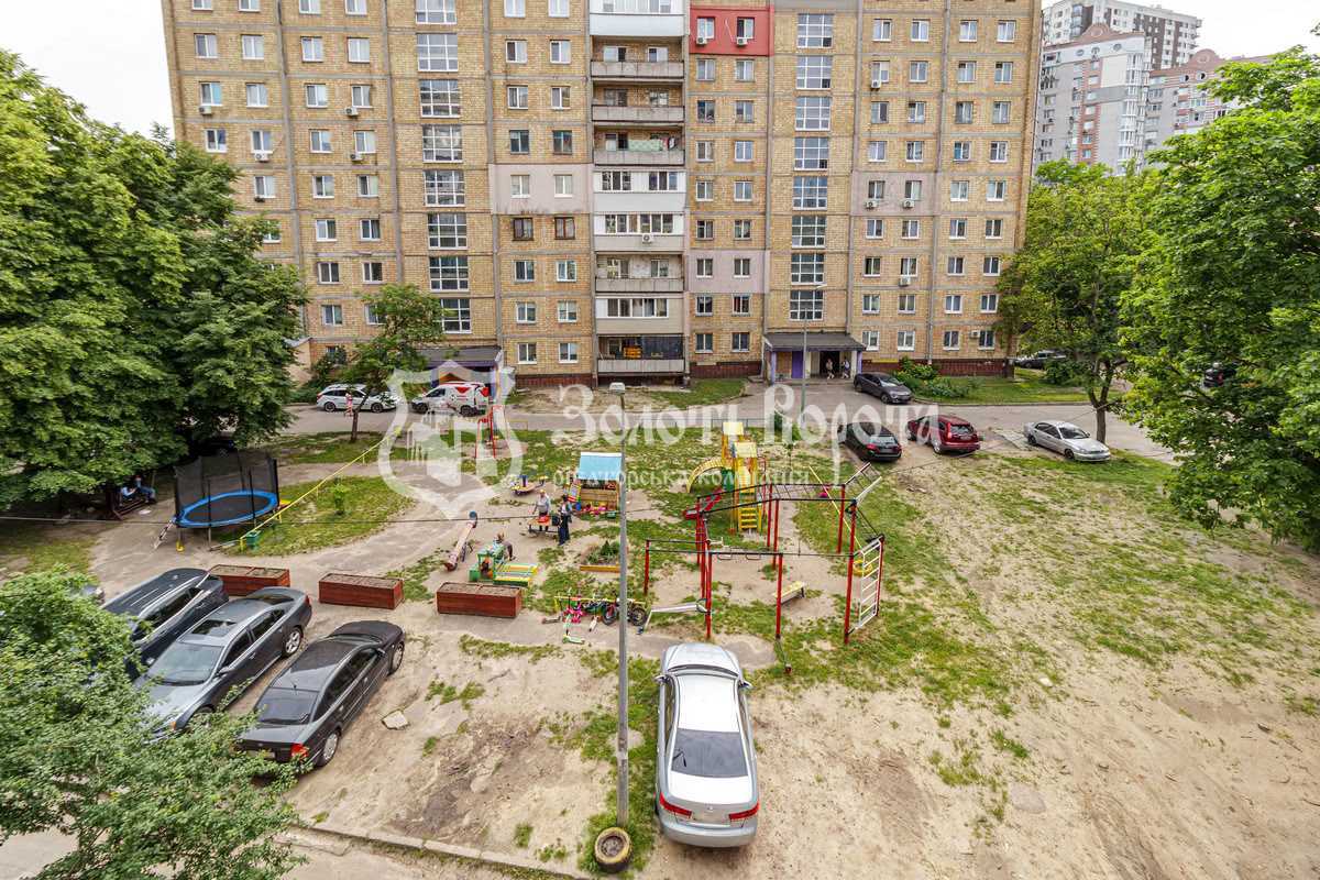 Продаж 1-кімнатної квартири 27 м², Новоукраїнська вул., 46