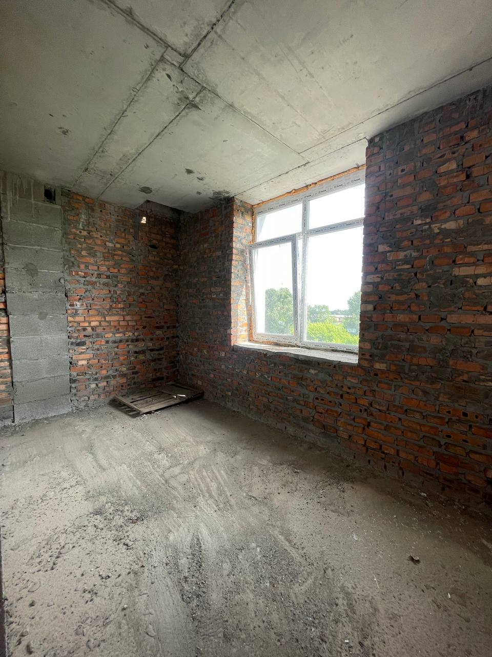 Продаж 1-кімнатної квартири 42.5 м²